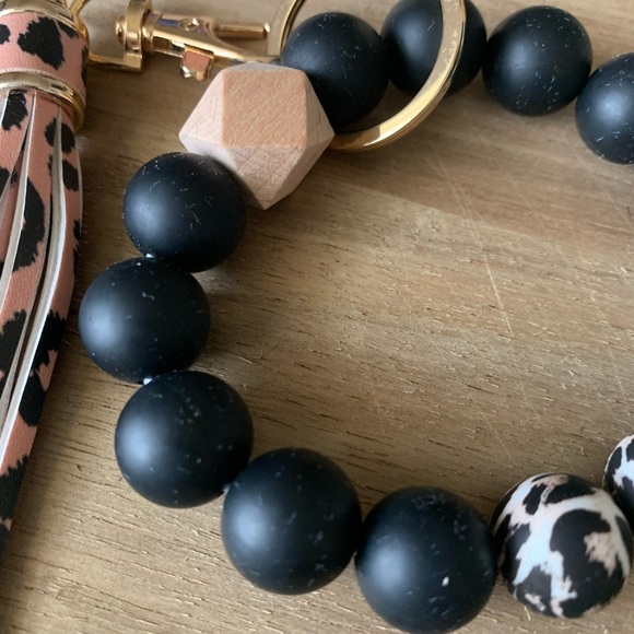 KEYCHAIN WITH TASSLE - Picture 6 of 12